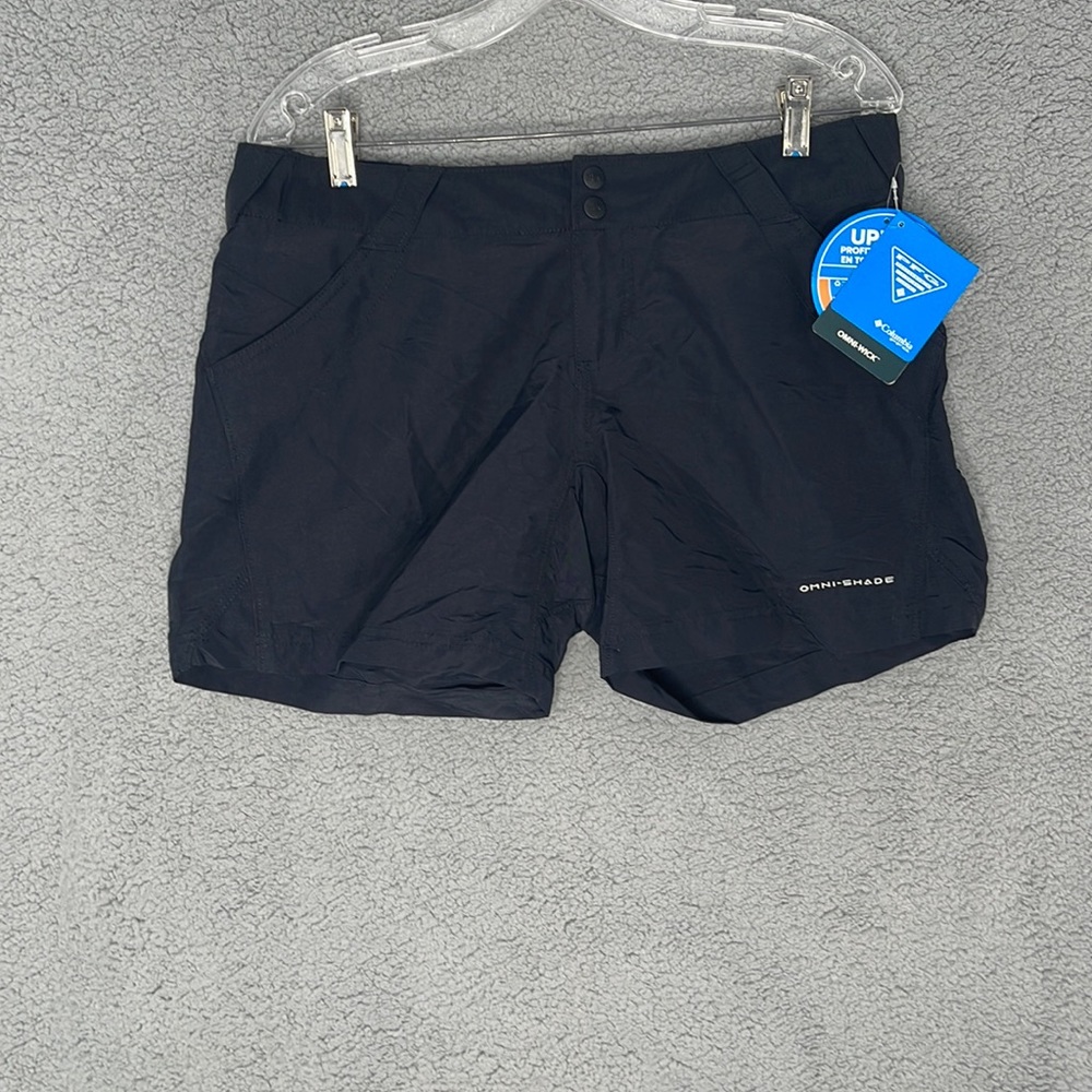 Columbia black women’s Omni-Wick performance fishing gear shorts size medium